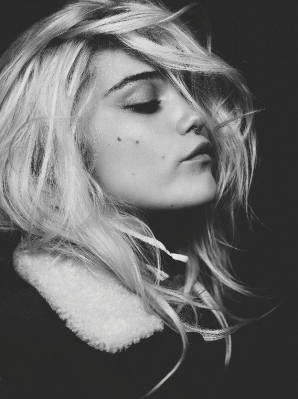 Sky-Ferreira-InStyle-UK-September-2015-Cover-Shoot02-600x1100.jpg