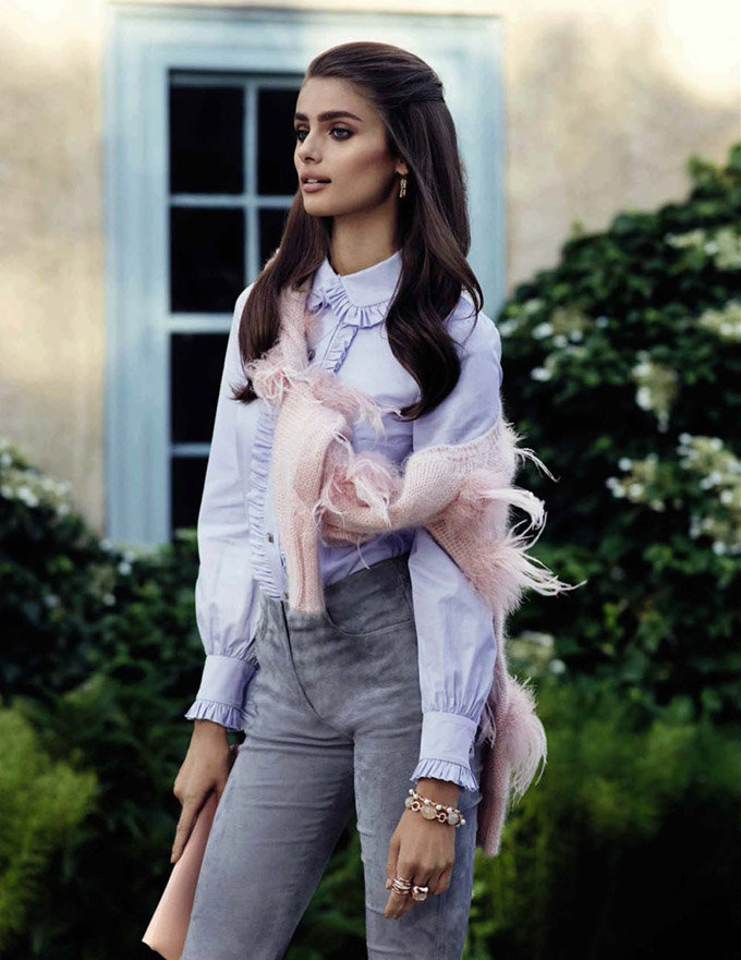 Taylor-Hill-Vogue-Spain-September-2015-Editorial05.jpg