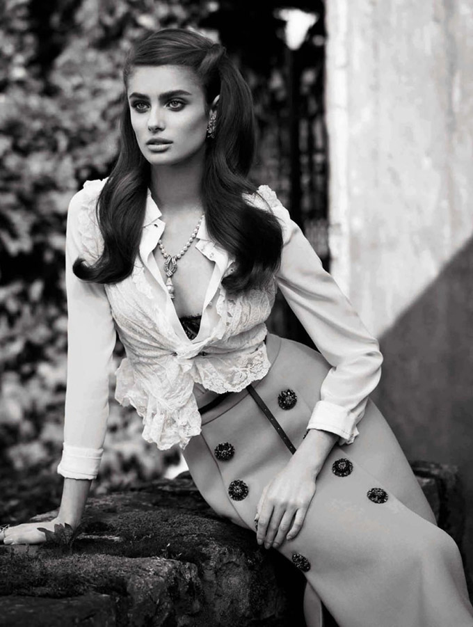 Taylor-Hill-Vogue-Spain-September-2015-Editorial06.jpg