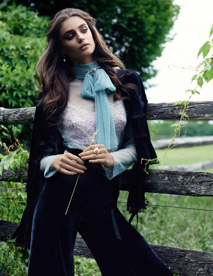 Taylor-Hill-Vogue-Spain-September-2015-Editorial08.jpg
