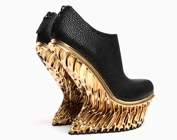 united-nude-francis-bitonti-studio-3d-systems-mutatio-3d-printed-gold-designboom-01.jpg