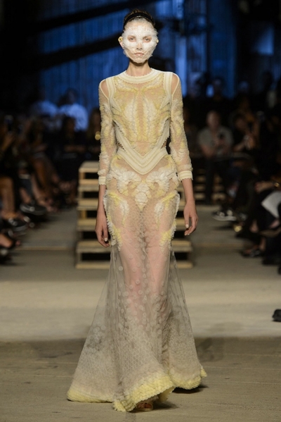 Givenchy-Spring-Summer-2016-Runway34-400x700.jpg