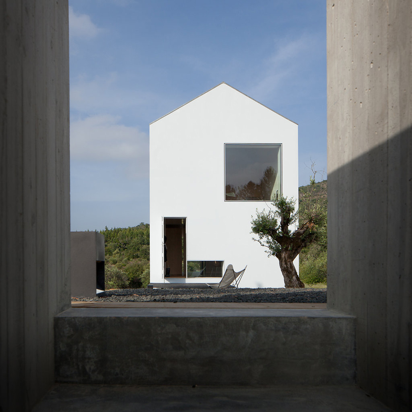 Самый минималистический дом Португалии. ФОТО