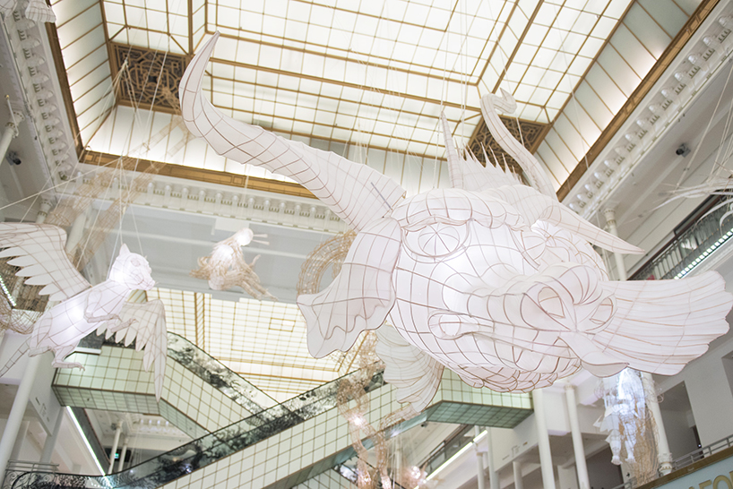 Воздушные инсталляции во французком торговом центре от Ai Weiwei