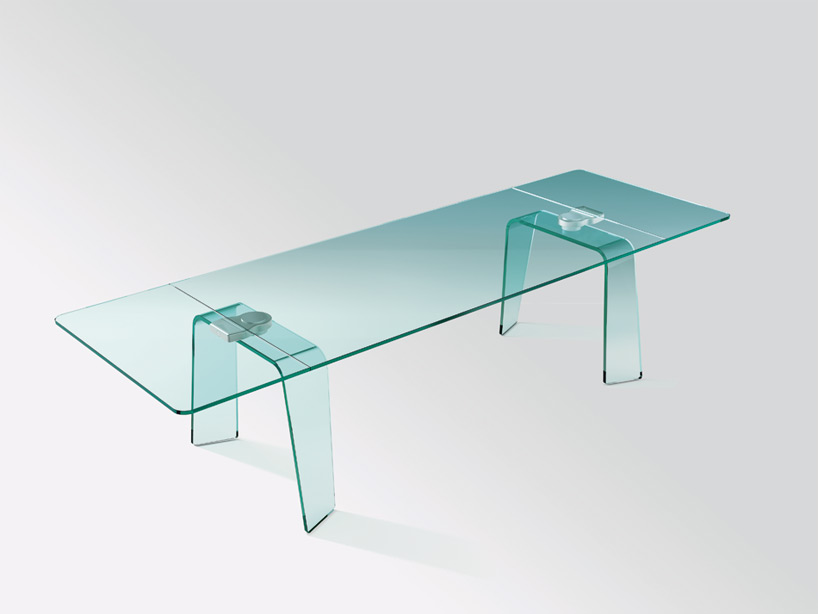 Необычный стол-трансформер из стекла. ФОТО
