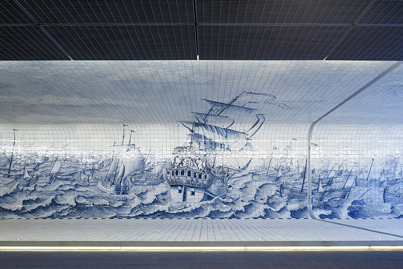 Тоннель в Амстердаме с бушующим морем их плитки. ФОТО