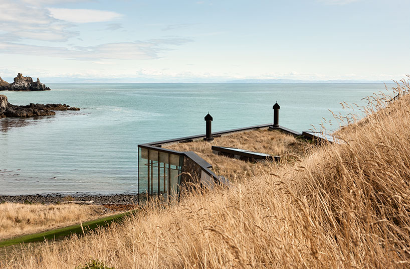 Романтический дом из камней на берегу в Новой Зеландии. ФОТО
