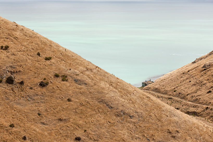 Романтический дом из камней на берегу в Новой Зеландии. ФОТО