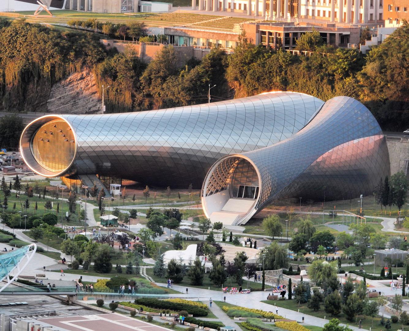 Культурный комплекс в форме труб в Тбилиси от Fuksas