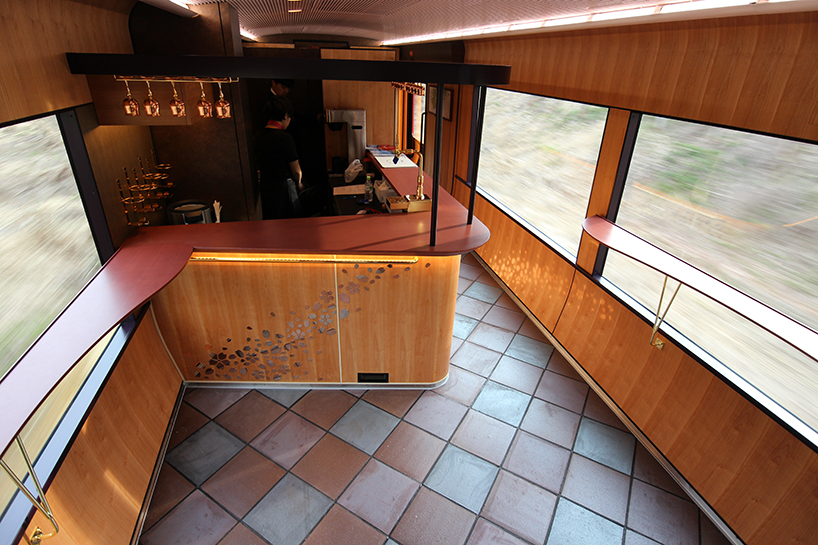 Японский поезд с французским рестораном \"на борту\". ФОТО