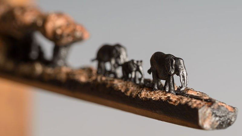 Искусство в миниатюре: слоны в карандашном грифеле. ФОТО