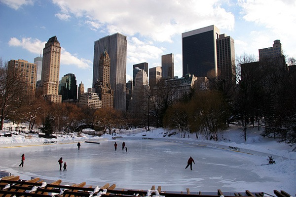 http://www.etoday.ru/uploads/2010/01/18/new_york_manhattan_ice-skating_ring_central_park.jpg